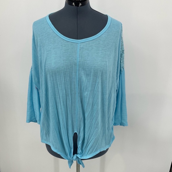 new directions Tops - NEW DIRECTIONS SIZE XL Women's Light Blue Tie-Front Top